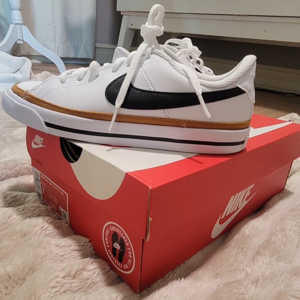 Nike Court Royale 2 Mid